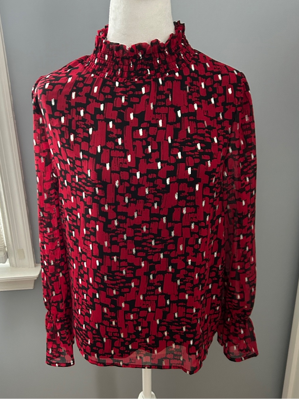 Willow Drive NWT Smocked Mock Neck Blouse Size S Red Black Abstract Print